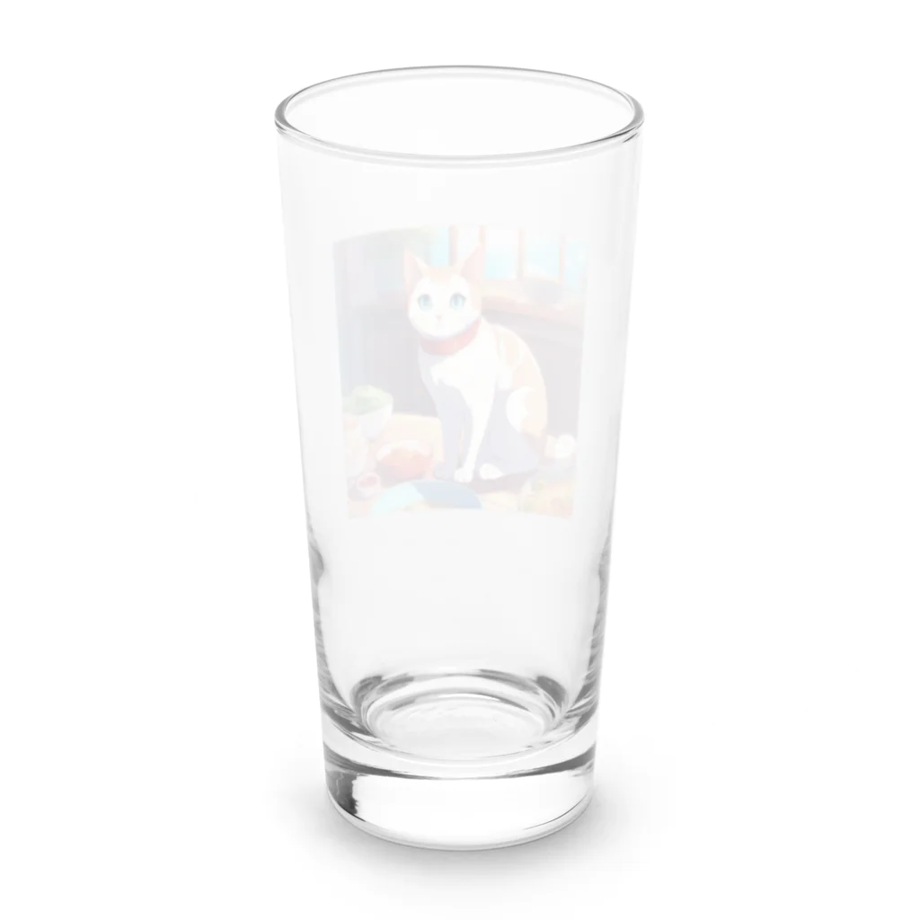 ニコちゃんのご飯の前で座り込む仕草の猫 Long Sized Water Glass :back