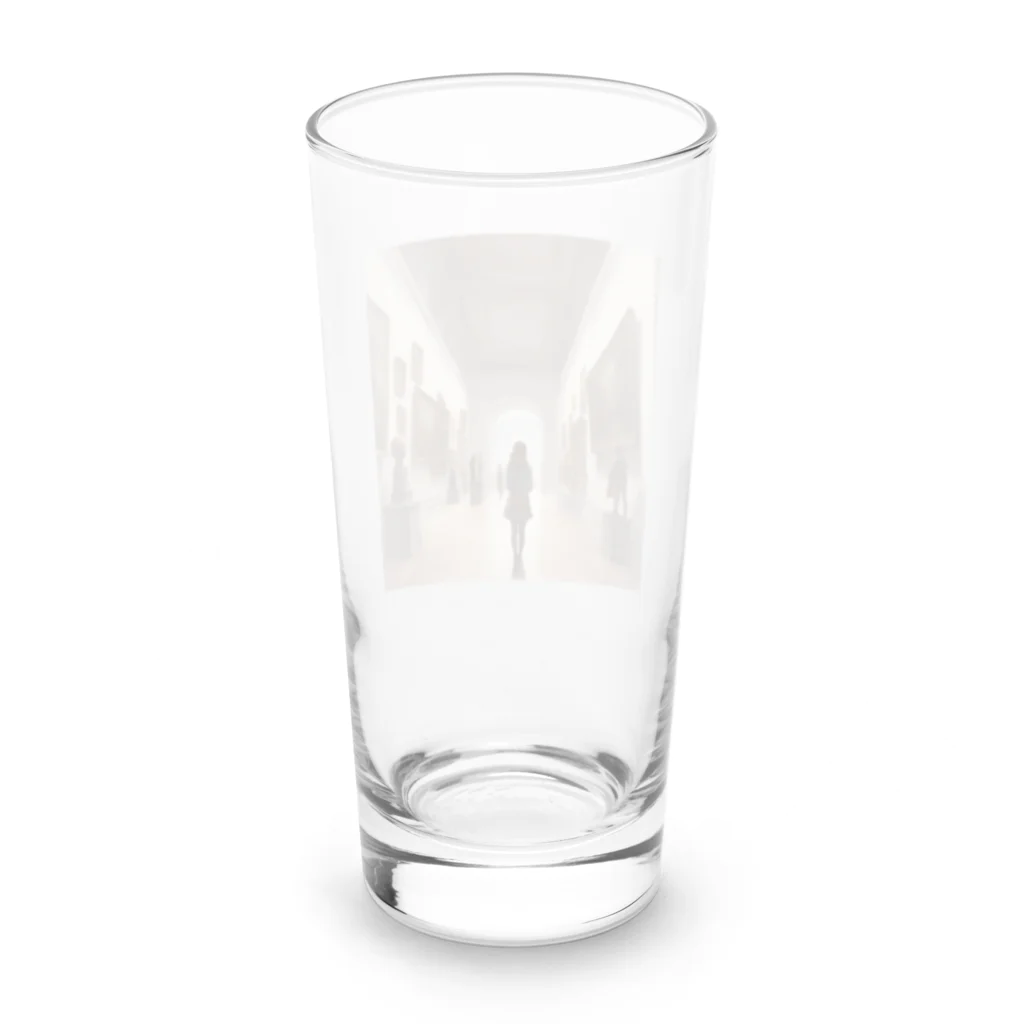 こにこの美術館を歩く女の子 Long Sized Water Glass :back