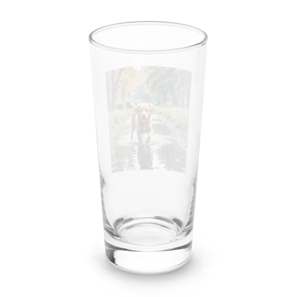 kokin0の水辺を歩く犬 dog on the water Long Sized Water Glass :back