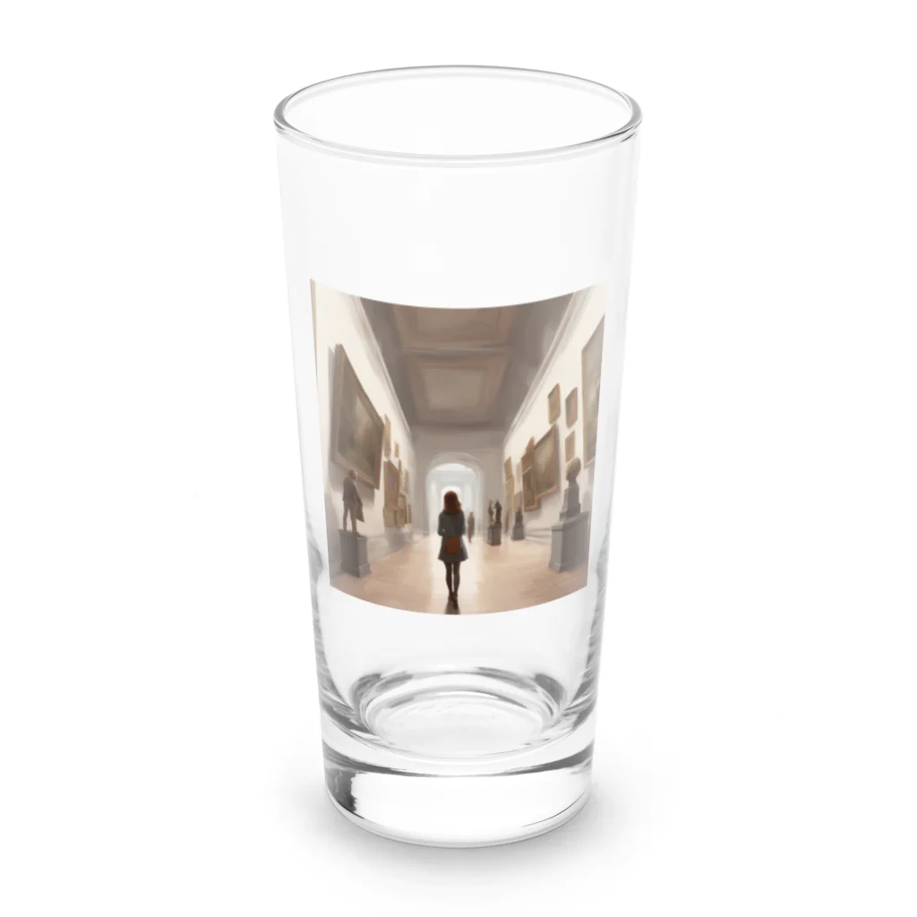 こにこの美術館を歩く女の子 Long Sized Water Glass :front