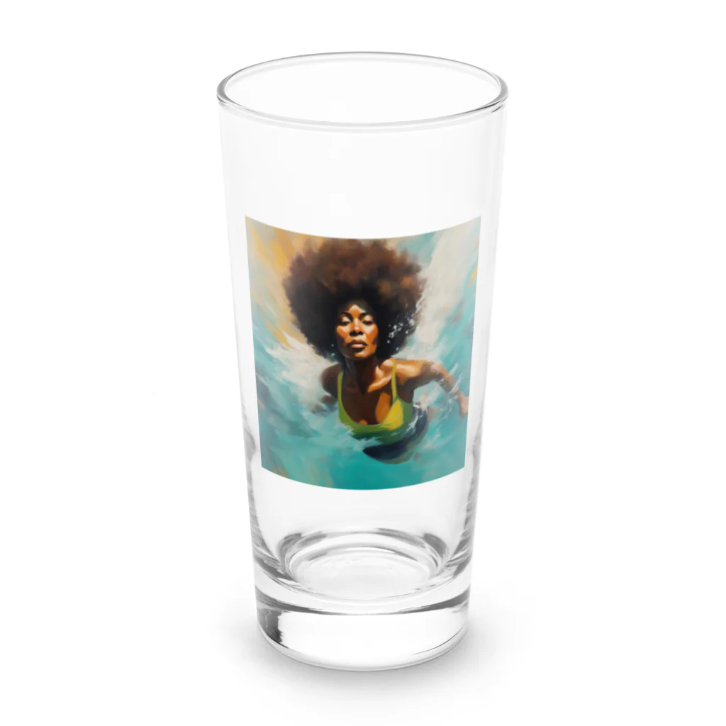 qloの海の世界を楽しむ女性 Long Sized Water Glass :front