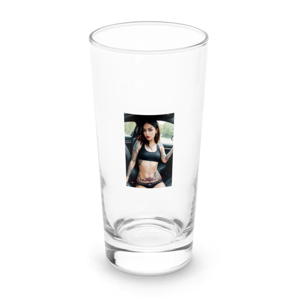 Be proudの車にいるタトゥー美女 Long Sized Water Glass :front