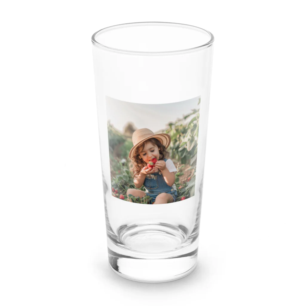 AQUAMETAVERSEの苺狩りで口にほうばんでいる女の子　ラフルール　1859 Long Sized Water Glass :front