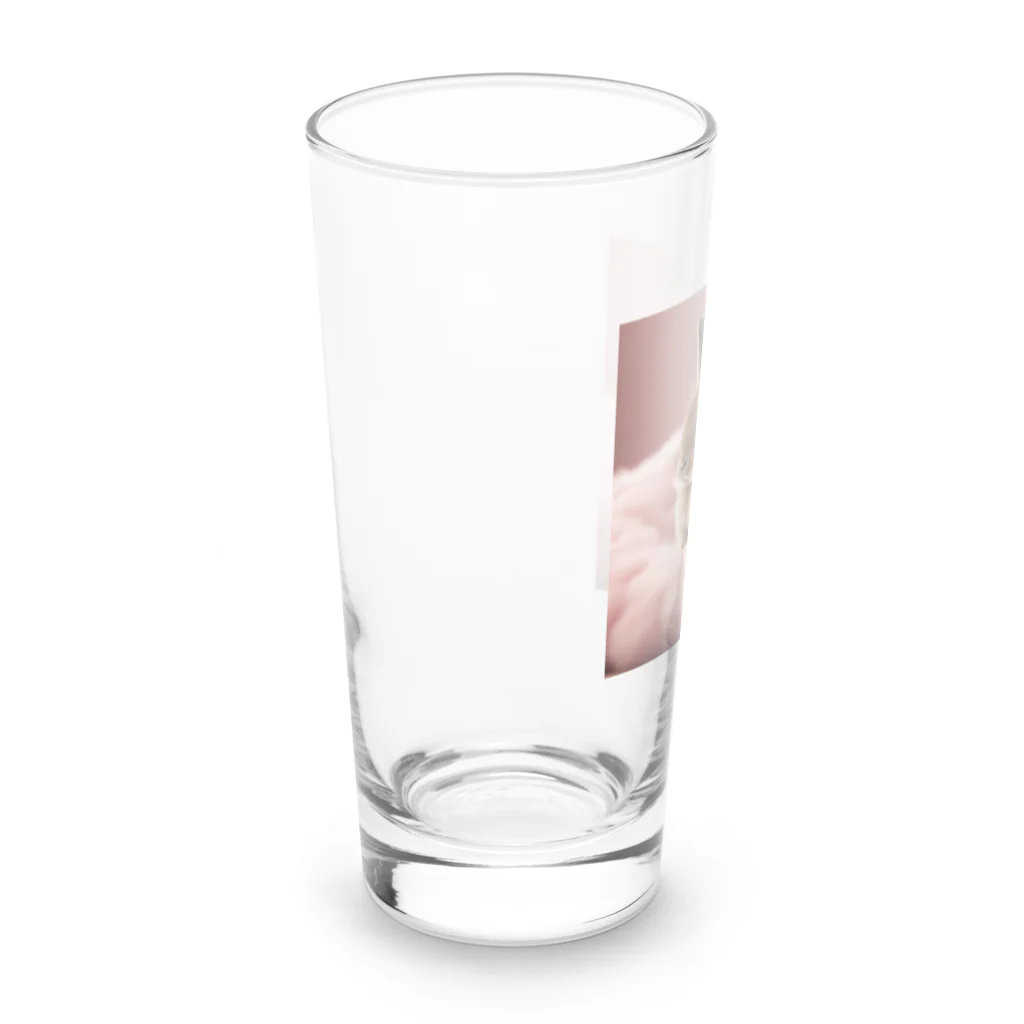 キャリーのふわふわのクッションで遊ぶウサギの赤ちゃん Long Sized Water Glass :left