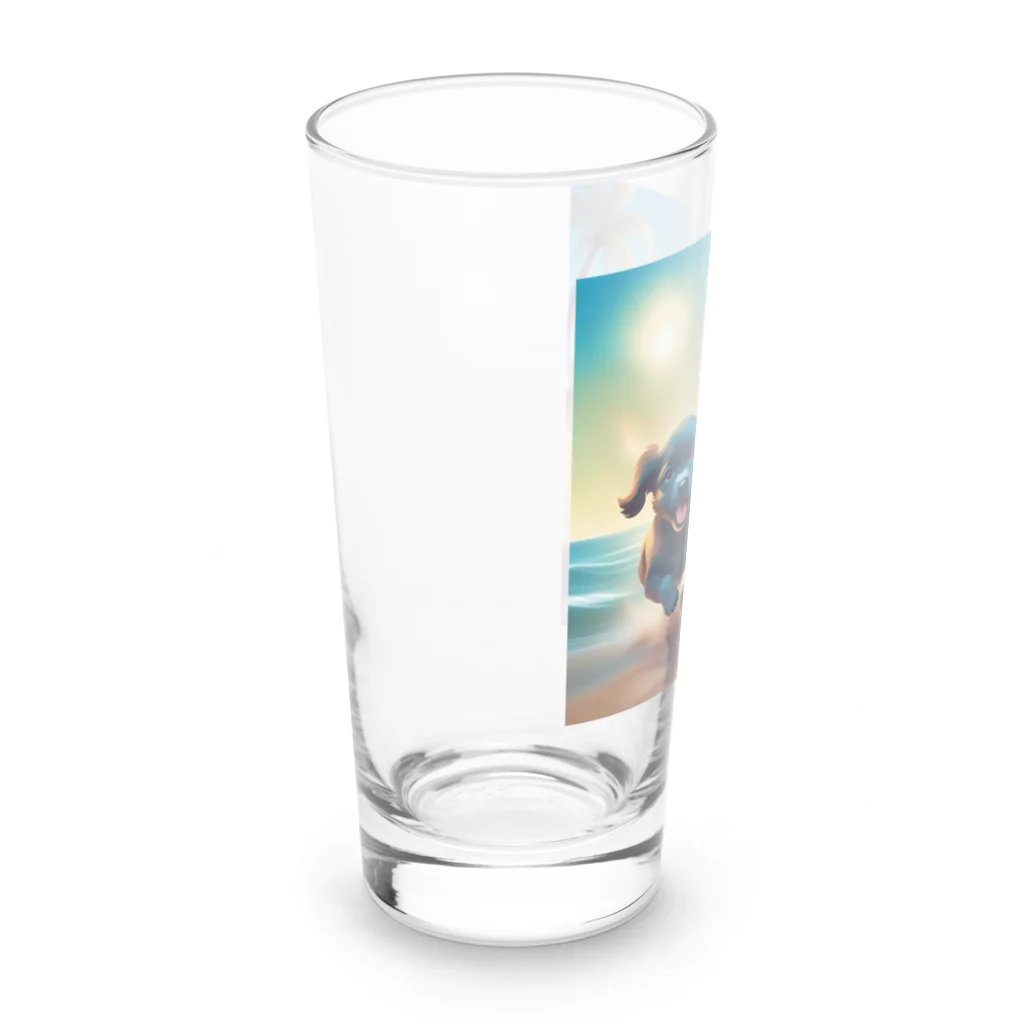 Chocolat15sucreの砂浜で遊ぶ子犬たち Long Sized Water Glass :left