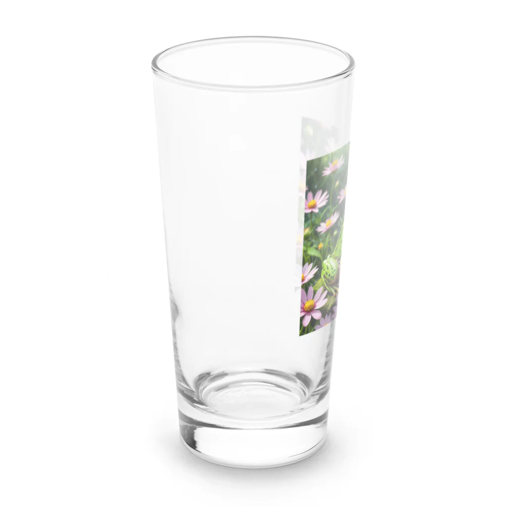 Sunbathingのコスモスの上で休憩するアマガエル Long Sized Water Glass :left