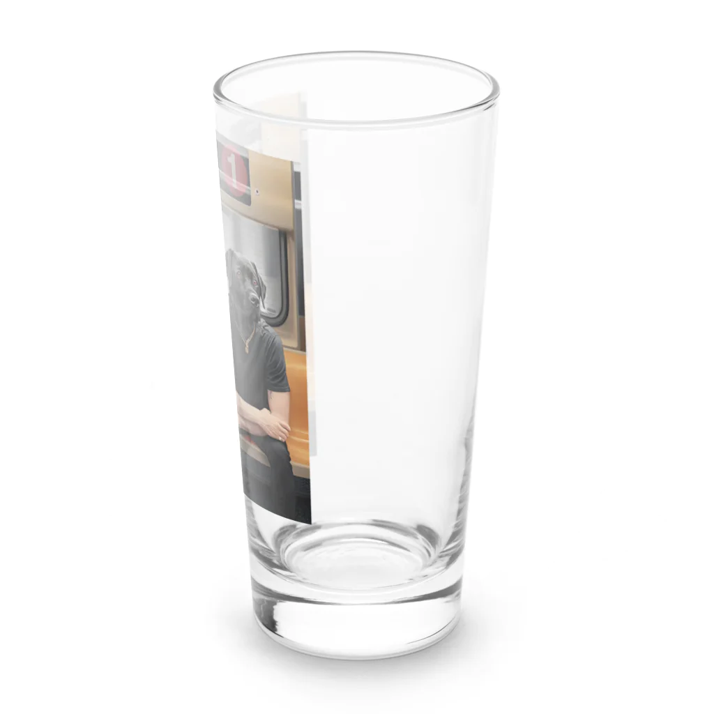 Mottan‘s Art Goods Shopの地下鉄の乗る　犬のカップル Long Sized Water Glass :right