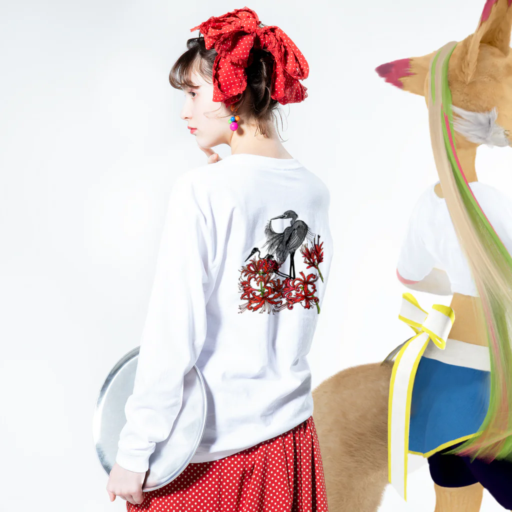 とんびのお宿のコサギと彼岸花 Long Sleeve T-Shirt :model wear (back, sleeve)