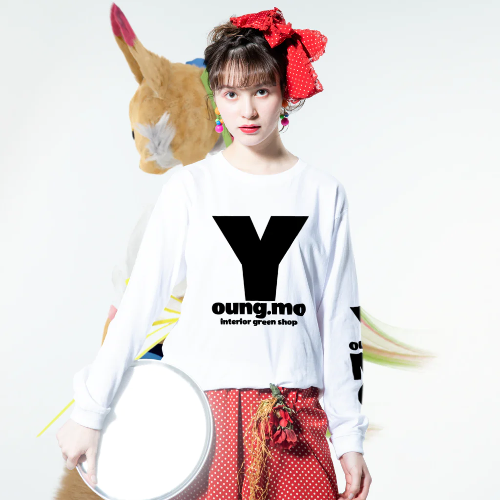 young.moのBIG Y oung. WHITE Long Sleeve T-Shirt :model wear (front)