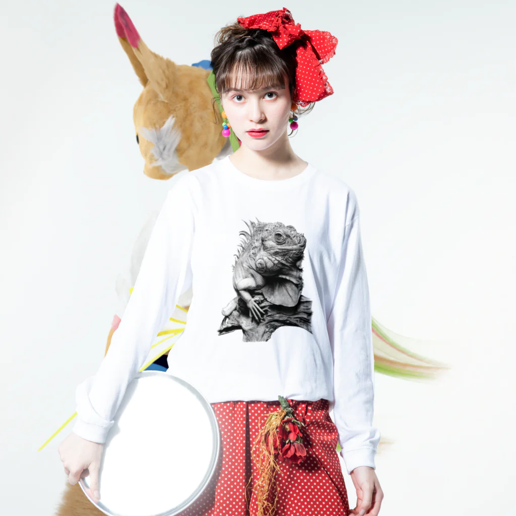 Pencil reptiles | 鉛筆の爬虫類達のグリーンイグアナ | Iguana iguana Long Sleeve T-Shirt :model wear (front)