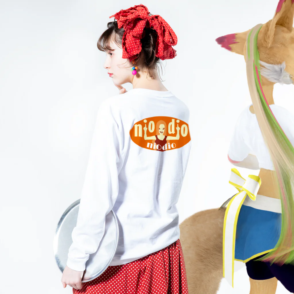 niodio(ニオディオ)のローリングソバット ロングスリーブTシャツの着用イメージ(裏面・袖部分)