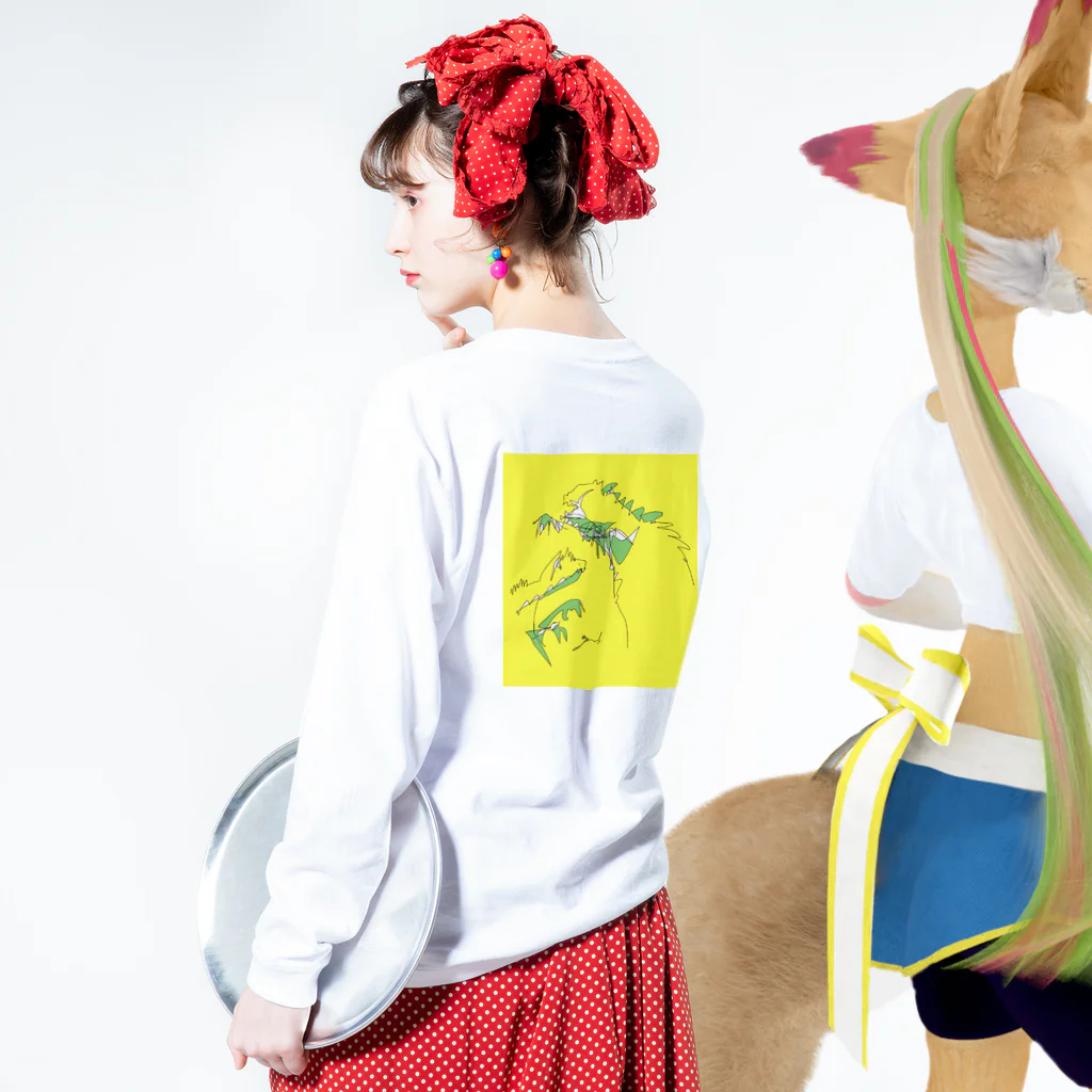 ヤマシュのお宝倉庫の恐竜たち ロングスリーブTシャツの着用イメージ(裏面・袖部分)