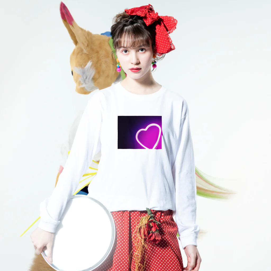 rabbit.bのNEON HEART Long Sleeve T-Shirt :model wear (front)