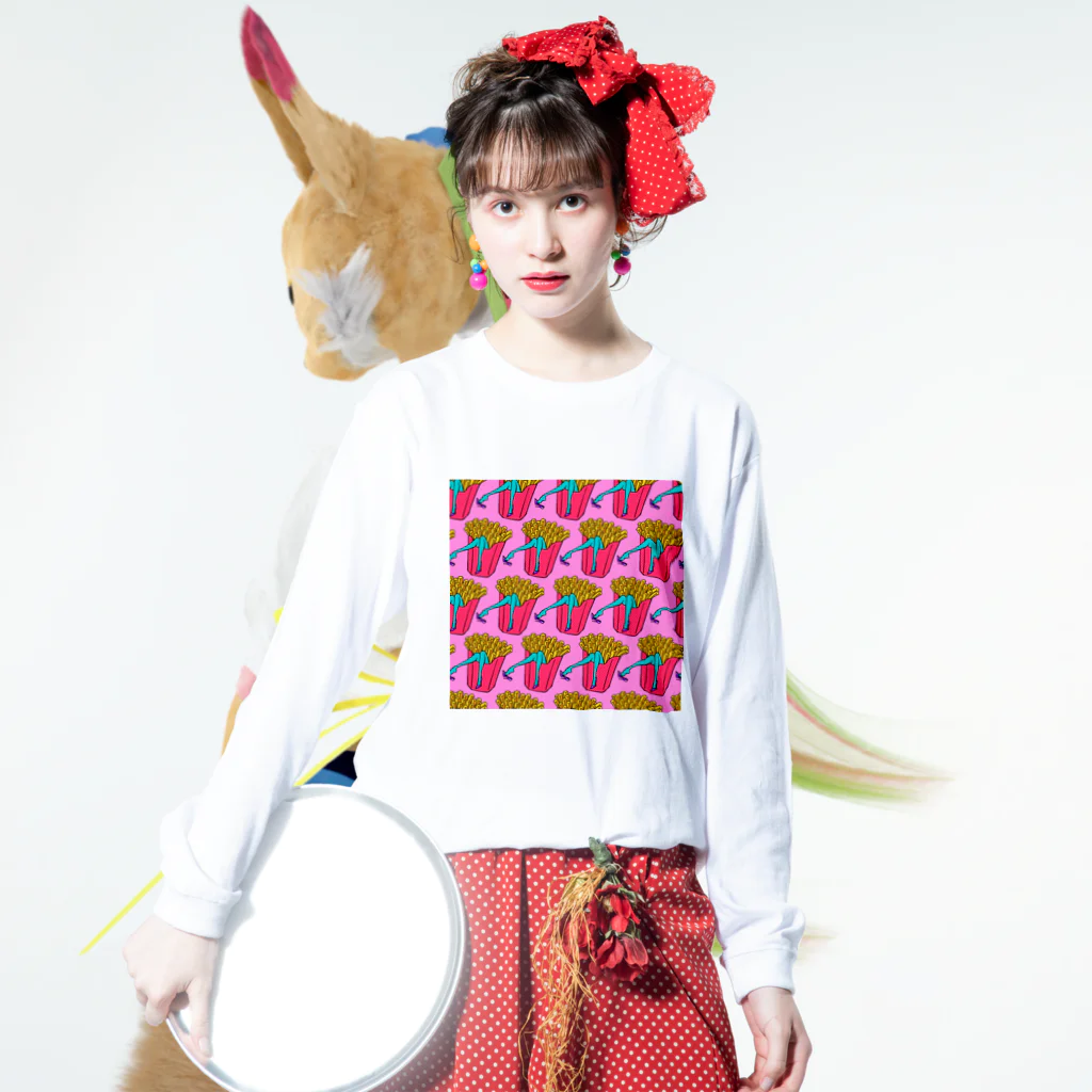 Mieko_Kawasakiの誘惑のフライドポテト🍟　ピンクAO / FRENCH FRIES GULTY PLEASURE ロングスリーブTシャツの着用イメージ(表面)