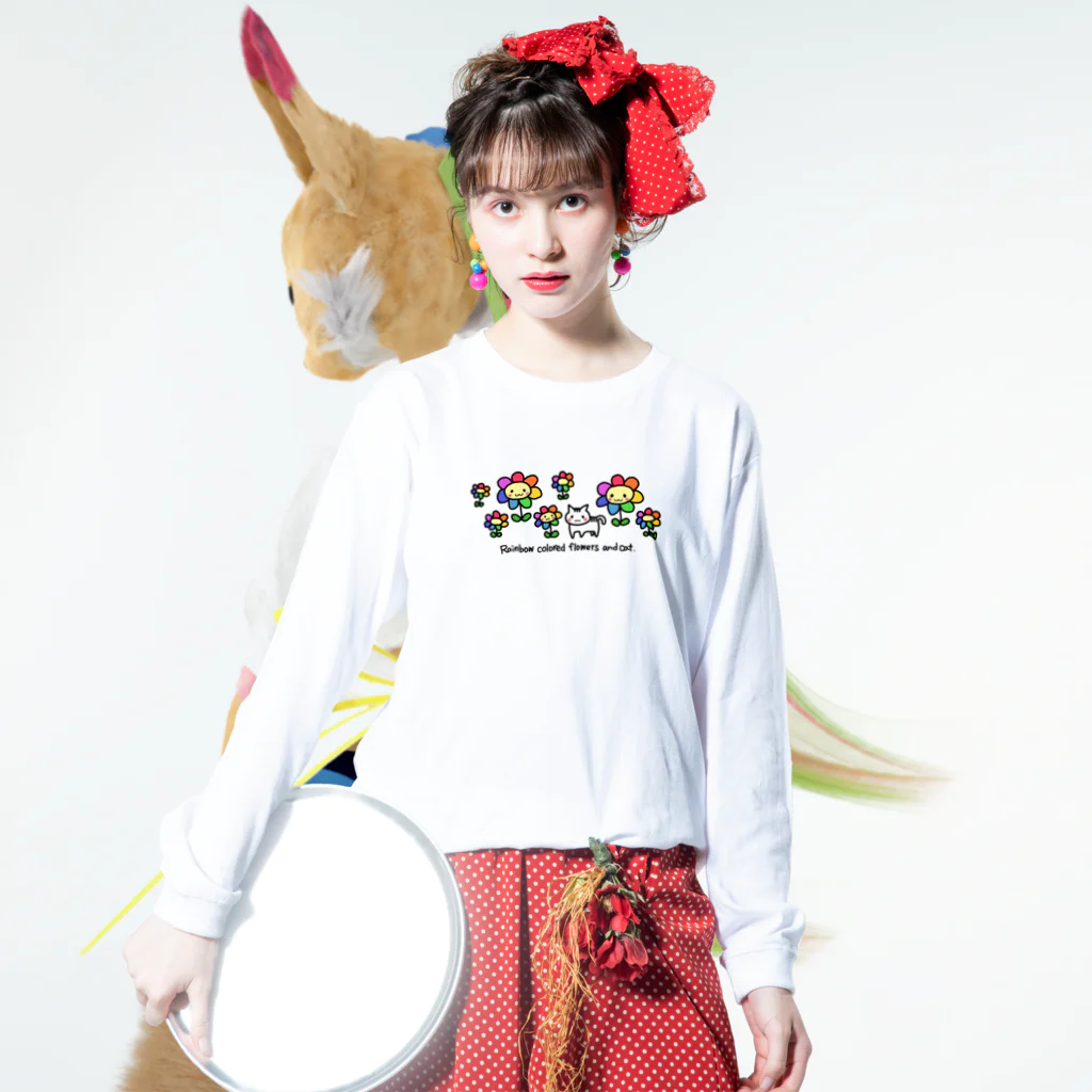 ピンキーハウスの虹色の花と猫（フチあり） Long Sleeve T-Shirt :model wear (front)
