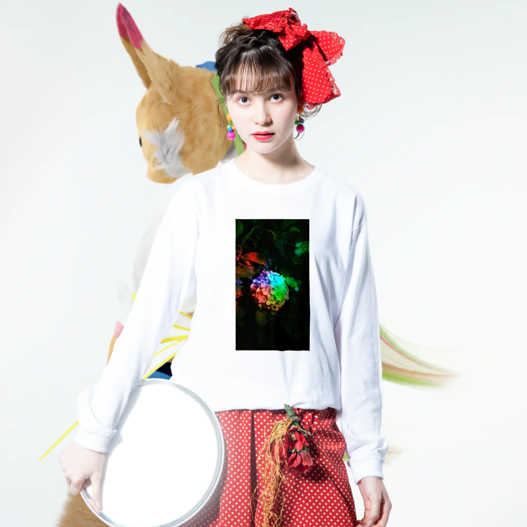 YONEの「レインボー紫陽花」 Long Sleeve T-Shirt :model wear (front)