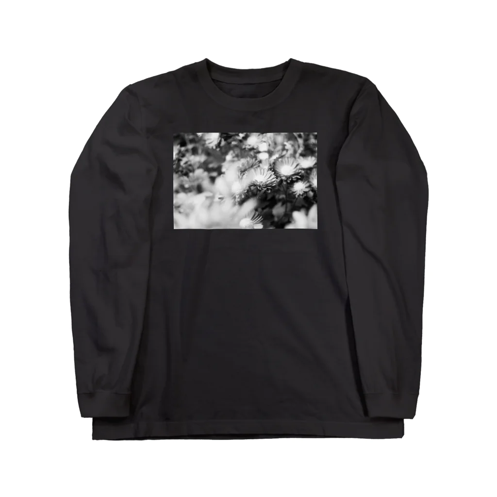 akane_art（茜音工房）のモノクロフラワー（キク） Long Sleeve T-Shirt