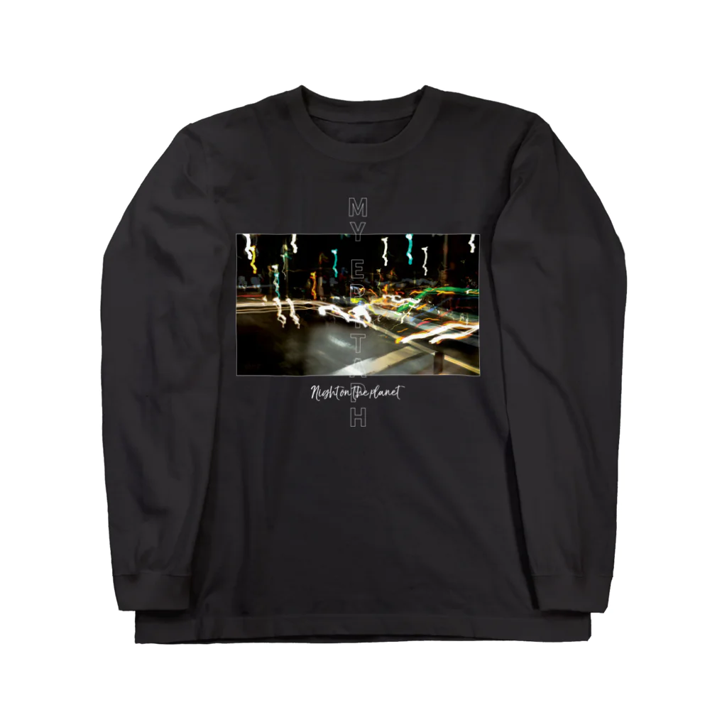 QUALiAのNight on the Planet Long Sleeve T-Shirt