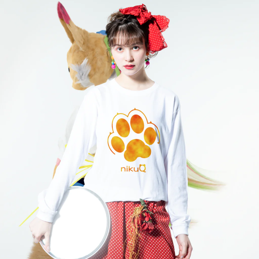 WebArtsの肉球をモチーフにしたオリジナルブランド「nikuQ」（犬タイプ）です ロングスリーブTシャツの着用イメージ(表面)