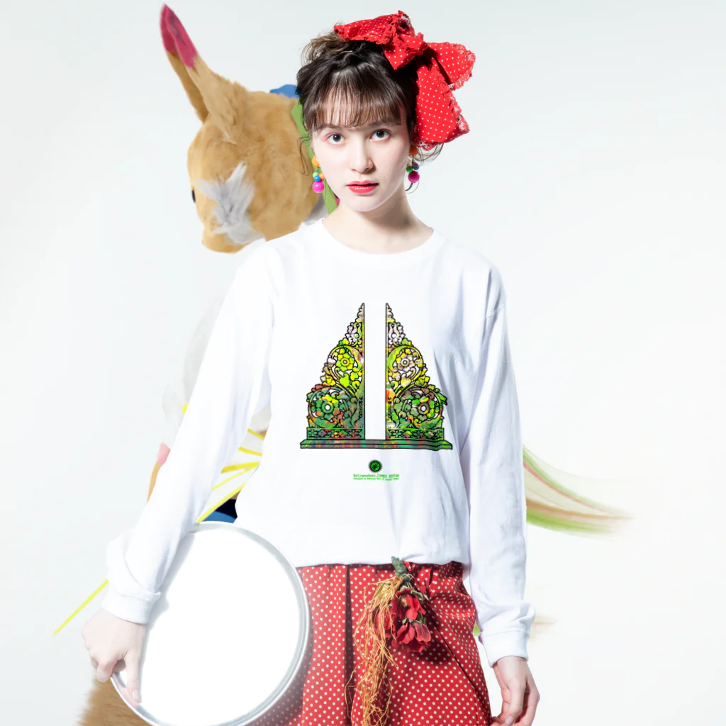 Toko Nataraja Baliのチャンディ・ブンタル　緑　前面 ロングスリーブTシャツの着用イメージ(表面)