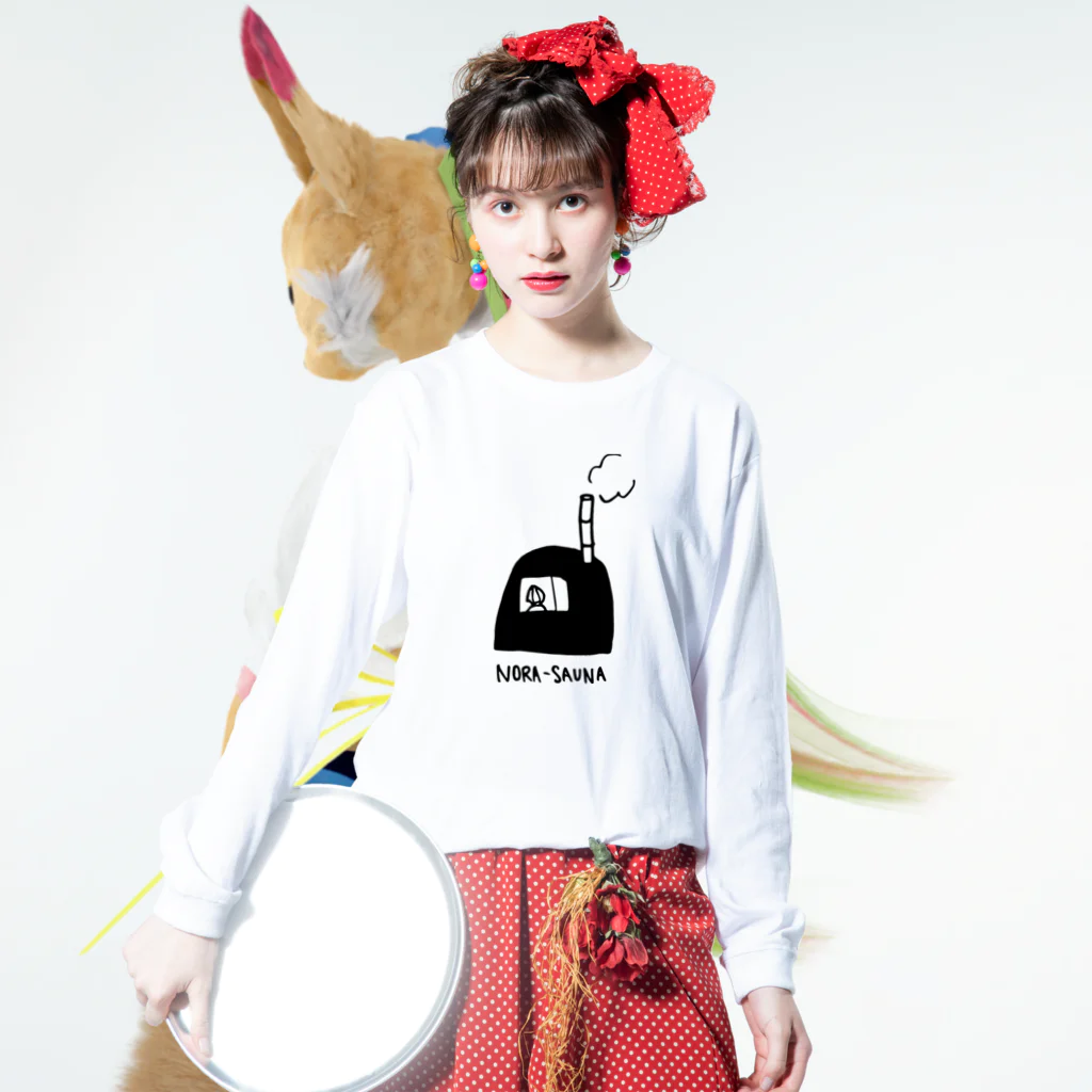 NORA-SAUNAの【絵柄大きめ背景抜け】NORA-SAUNA Long Sleeve T-Shirt :model wear (front)