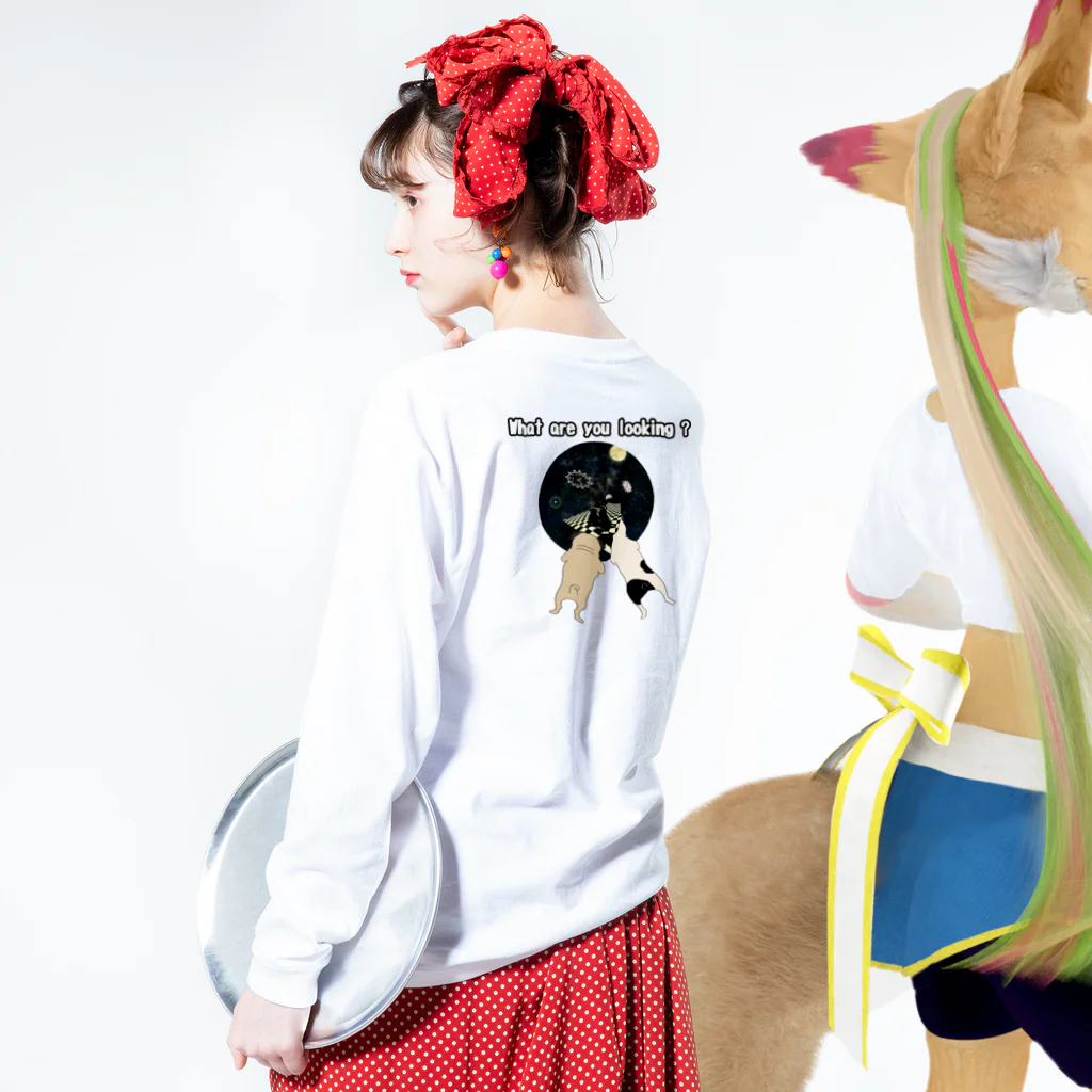 ゴータ・ワイのわんちゃん、何見てるの？ (前後２面プリント)  Long Sleeve T-Shirt :model wear (back, sleeve)