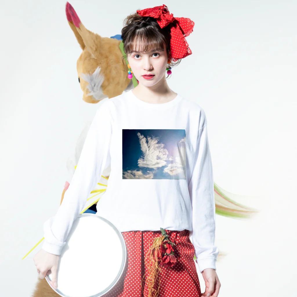 錆猫の館の純白の鳳凰 Long Sleeve T-Shirt :model wear (front)