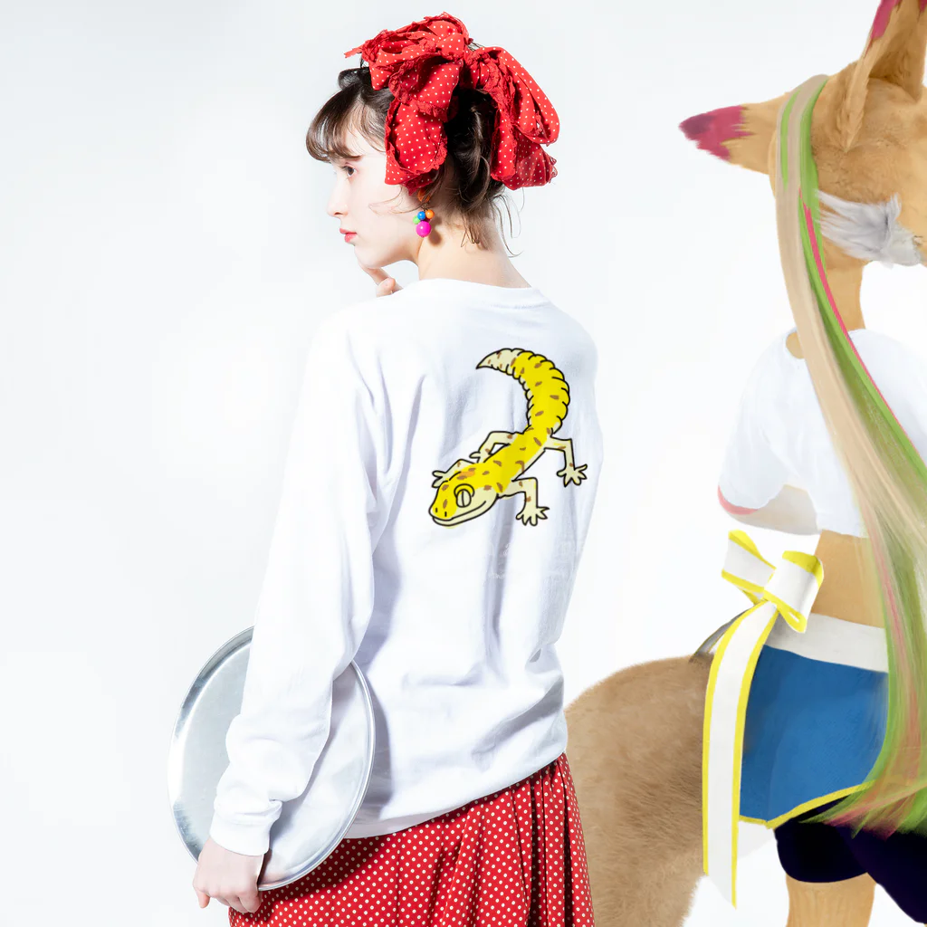 Hanagara animal cafeのモモンガと花柄アニマルカフェのロゴ入り。 ロングスリーブTシャツの着用イメージ(裏面・袖部分)