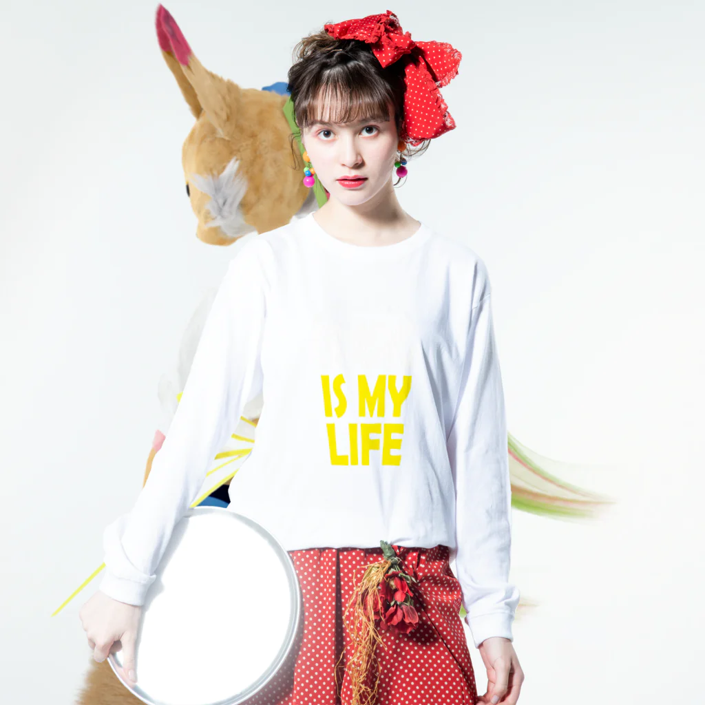 のんべぇの語り場(ダブルダッチクラブSTEPUP)のDRINKING IS MY LIFE ー酒とは命ー Long Sleeve T-Shirt :model wear (front)