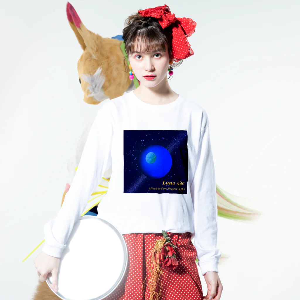 🌕朧月夜と紅茶時間☕️🫖のLuna site Long Sleeve T-Shirt :model wear (front)