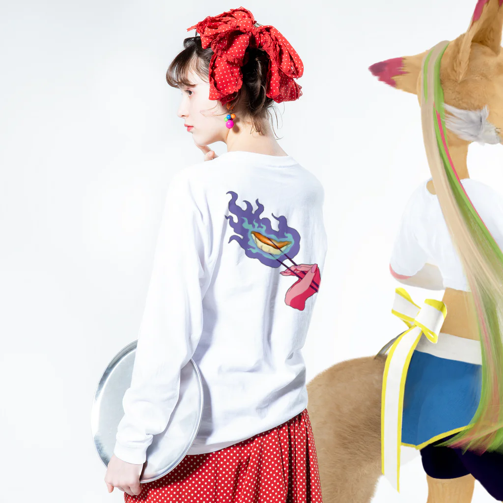 moe_magmagの炎上する餃子・黒（バックプリントver） Long Sleeve T-Shirt :model wear (back, sleeve)