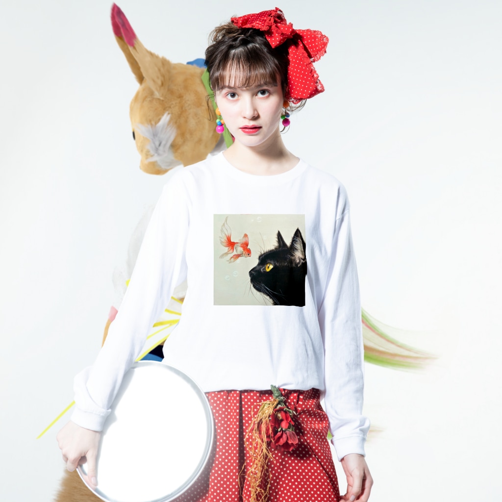 おちょぴの金魚と黒猫 Long Sleeve T-Shirt :model wear (front)