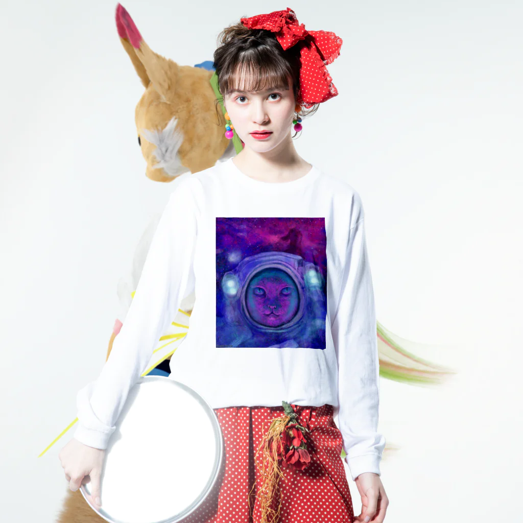 Washiemon and Ai-chan's ShopのAstronaut Long Sleeve T-Shirt :model wear (front)