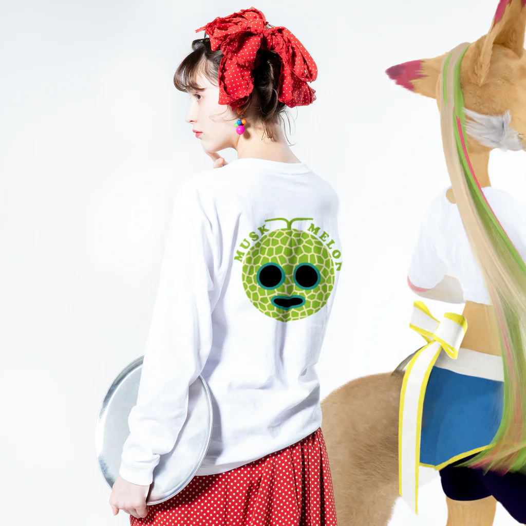 イラスト MONYAAT のバックプリント マスクメロン ロングスリーブTシャツの着用イメージ(裏面・袖部分)
