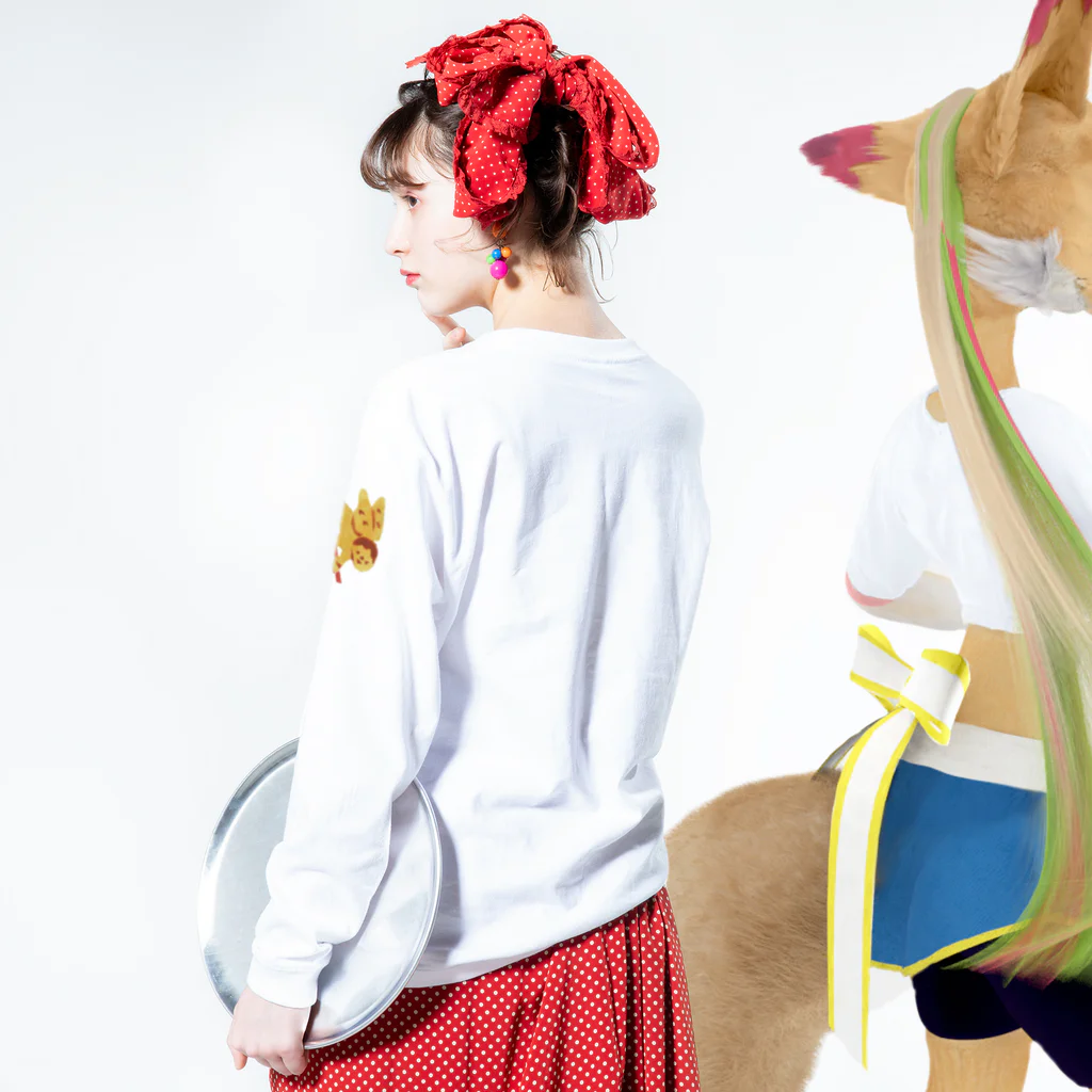 玩具ロードワークスのヤコブと天使の相撲 ロングスリーブTシャツの着用イメージ(裏面・袖部分)