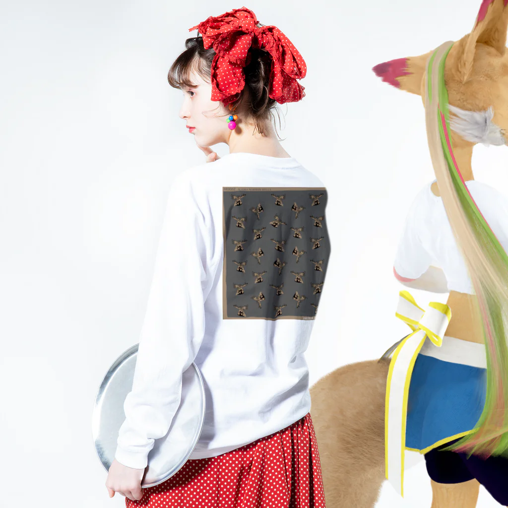 HI10×2KI design-ヒトトキデザイン-のmoose alaska pattern Long Sleeve T-Shirt :model wear (back, sleeve)