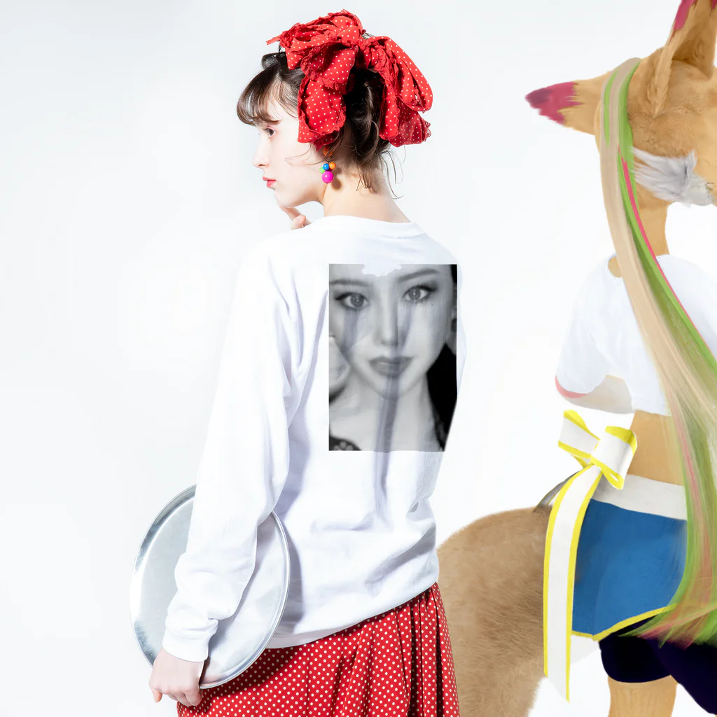 JADEのモノクロwatashi Long Sleeve T-Shirt :model wear (back, sleeve)