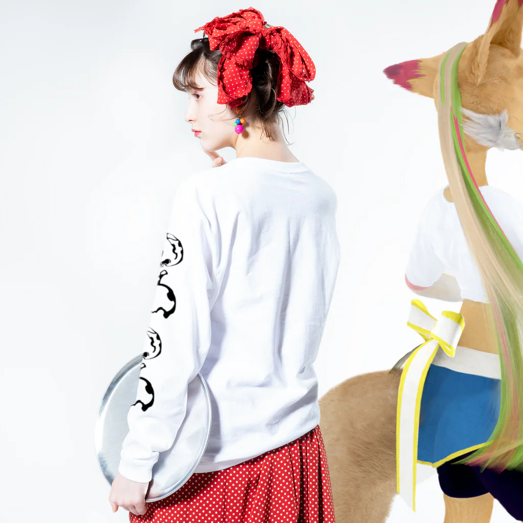 日本アンダーグラウンド★MDC SHOPのMDCスカルファイアーロゴ ロングスリーブTシャツの着用イメージ(裏面・袖部分)