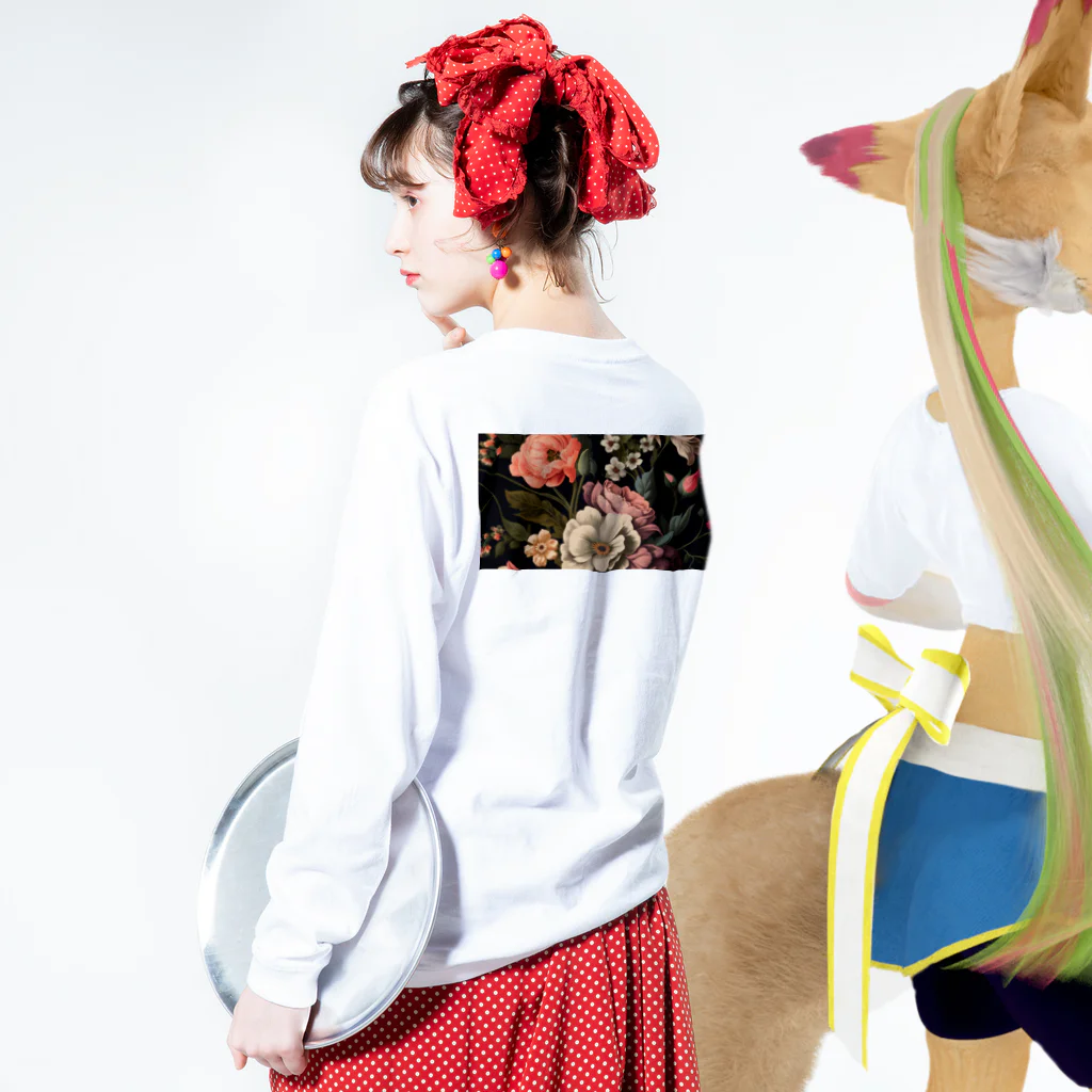NoriNoriのフラワープリント ロングスリーブTシャツの着用イメージ(裏面・袖部分)