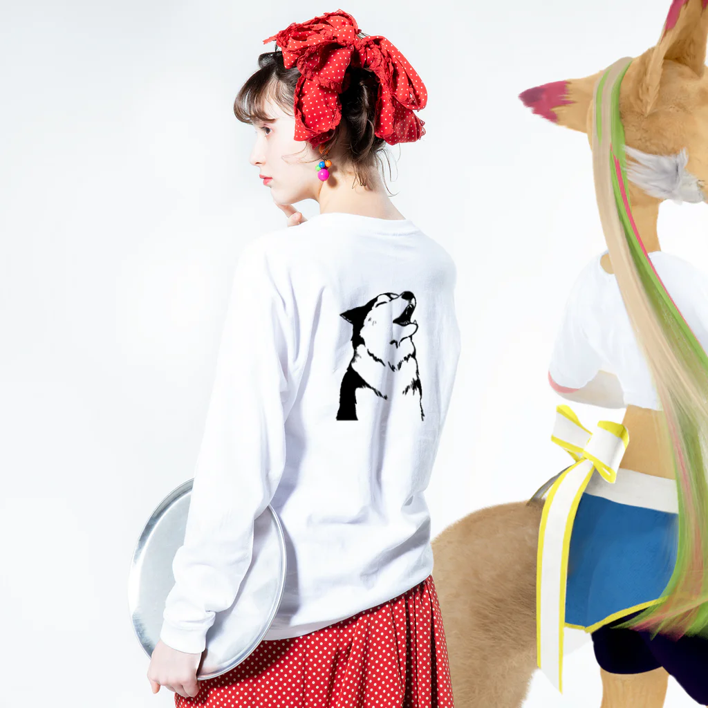 WANPU  by YUn.のシンプル遠吠えするハスキー ロングスリーブTシャツの着用イメージ(裏面・袖部分)