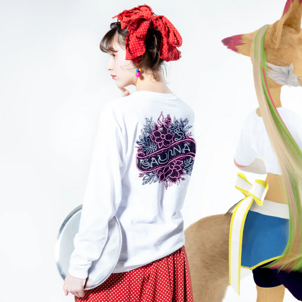 N SAUNA LOGOのネオン風花柄サウナロゴ11　花柄ver.4 ロングスリーブTシャツの着用イメージ(裏面・袖部分)