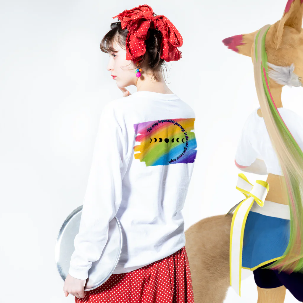  MIRACLE MOONの満ち欠ける月rainbow ロングスリーブTシャツの着用イメージ(裏面・袖部分)