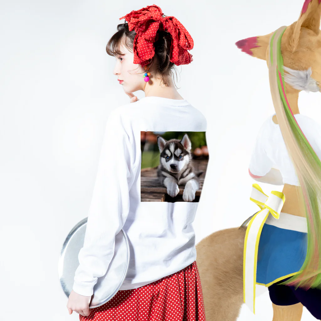 Kybeleのシベリアンハスキーの子犬のグッズ Long Sleeve T-Shirt :model wear (back, sleeve)