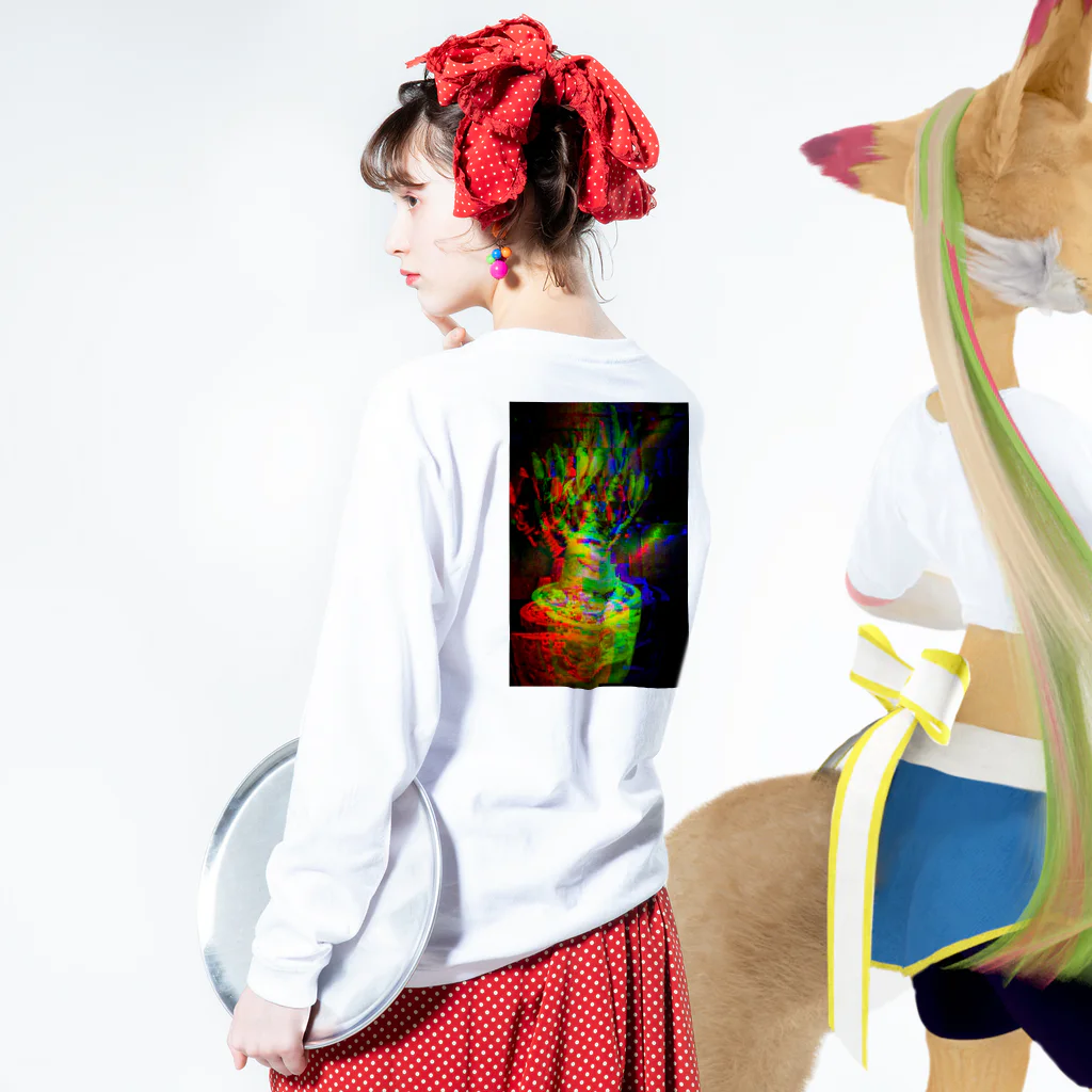 IKOTENYOKUのグリッチアート:アデニウム ロングスリーブTシャツの着用イメージ(裏面・袖部分)