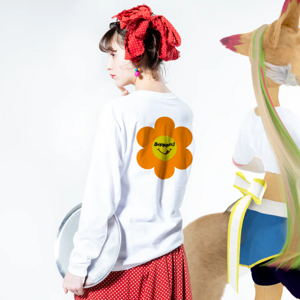 Bepppin3Companyのレトロフラワー♡オレンジ Long Sleeve T-Shirt :model wear (back, sleeve)