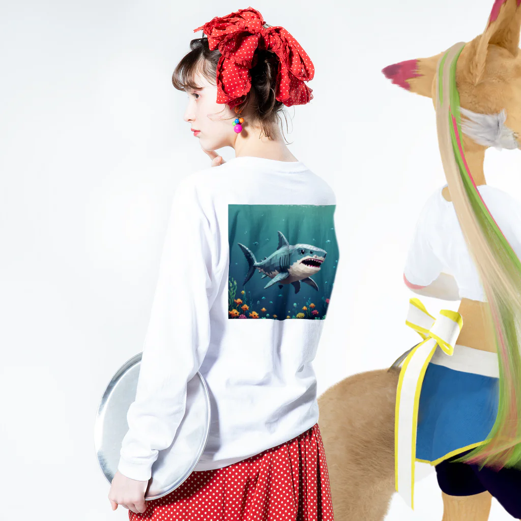 Kaz_Alter777のサメちゃん ロングスリーブTシャツの着用イメージ(裏面・袖部分)