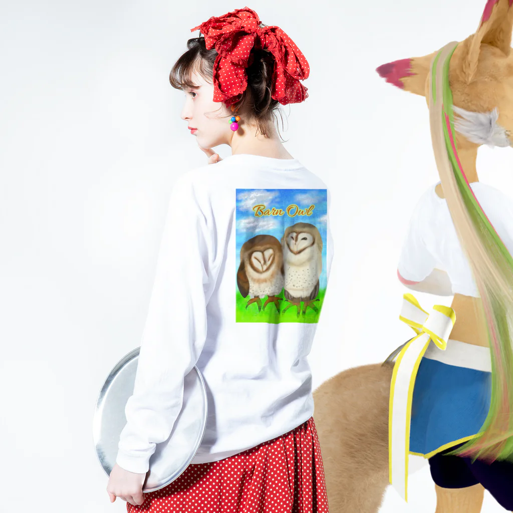 Lily bird（リリーバード）の草原とメンフクロウず（ロゴ入り）② ロングスリーブTシャツの着用イメージ(裏面・袖部分)