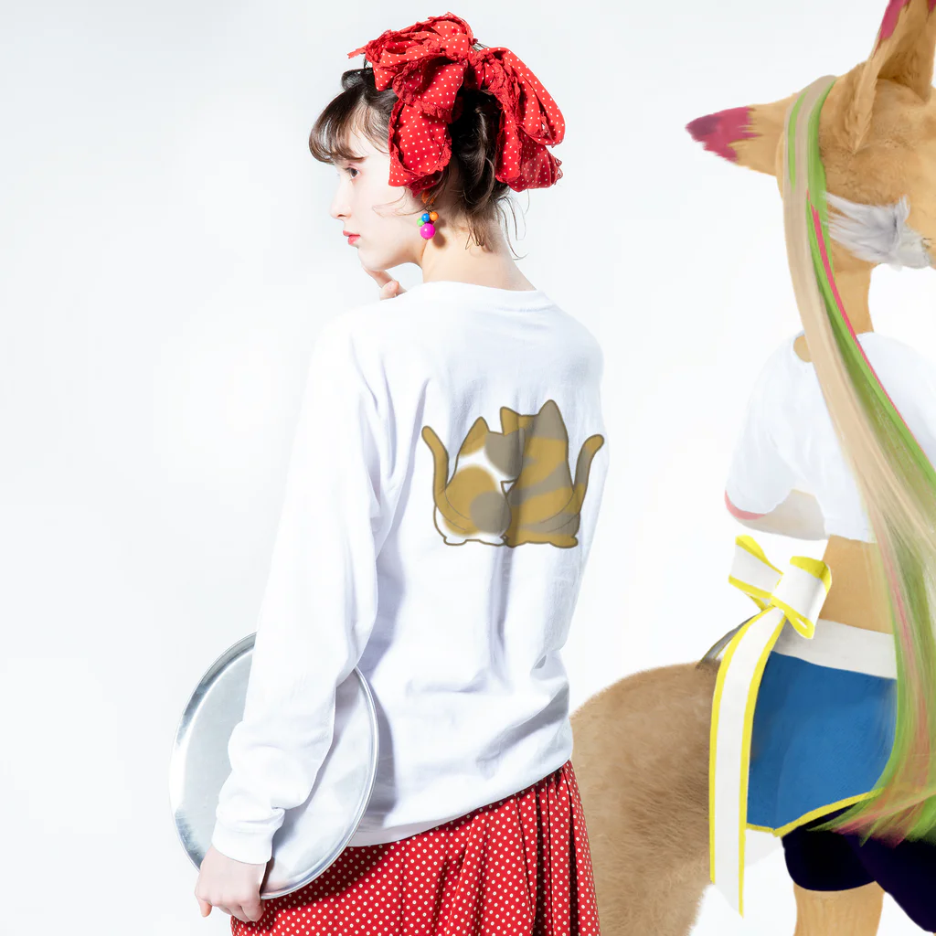 かわいいもののおみせ　いそぎんちゃくの表裏印刷　仲良し猫　三毛&サビ Long Sleeve T-Shirt :model wear (back, sleeve)