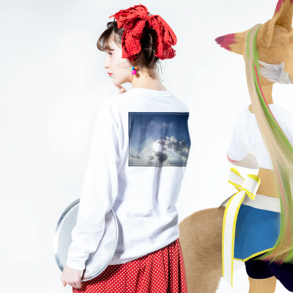 さら｜空コレクターのきょうのそら「青空」　両面プリント Long Sleeve T-Shirt :model wear (back, sleeve)