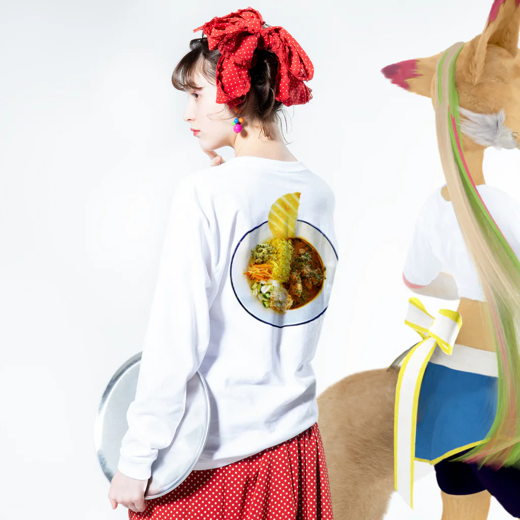 akihisasoneのSOKOカレー ロングスリーブTシャツの着用イメージ(裏面・袖部分)